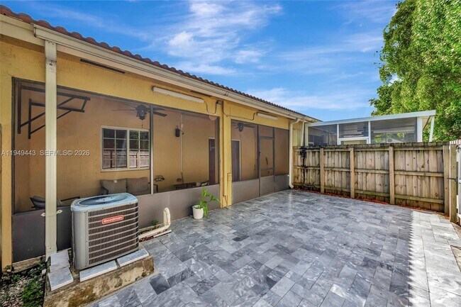 Building Photo - 1192 NE 32nd Ave