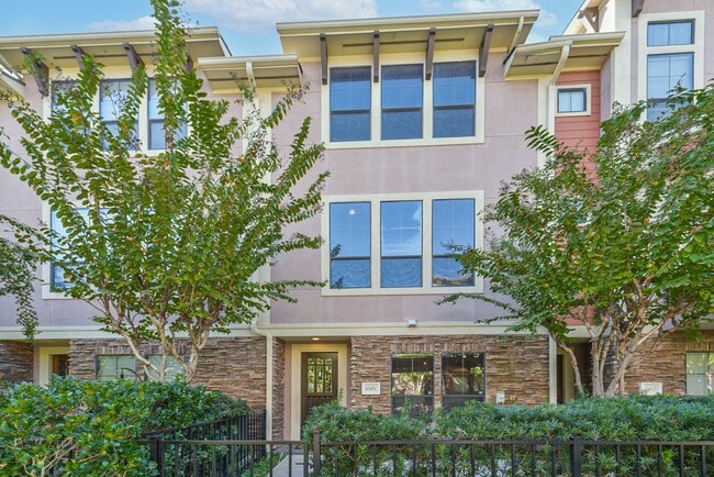 Building Photo - 1049 W 22nd St