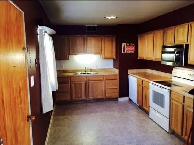 Building Photo - Affordable 3 Bedroom Home with Fenced Yard & Storage Space