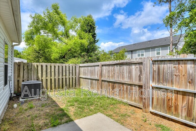Building Photo - 1529 Abby Way