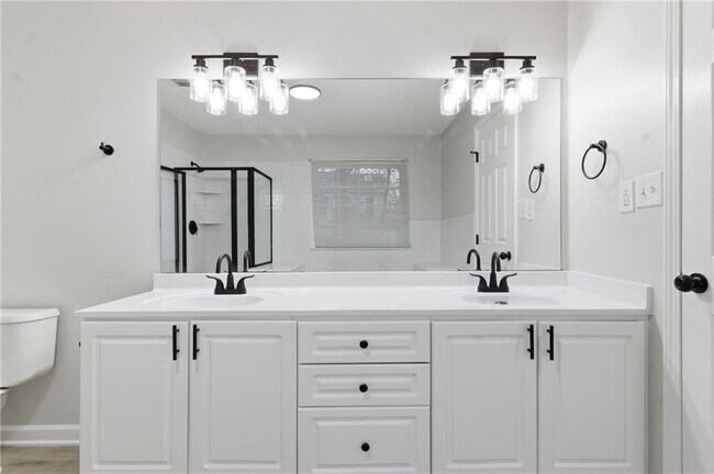 Building Photo - 2110 Meadow View Ct