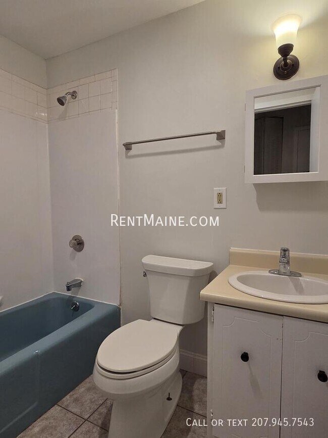 Building Photo - 10 Tall Pines Dr