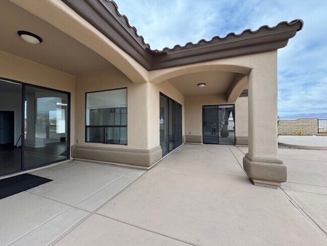 Building Photo - 3 BR on the GOLF COURSE with POOL-Laughlin Ranch with views