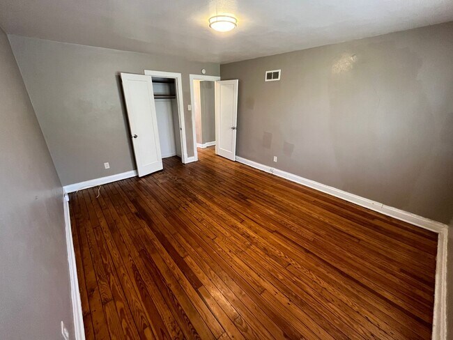 Building Photo - Two Bedroom Home with Attached Garage Move...