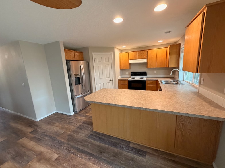 Building Photo - 4028 NE 166th Ave