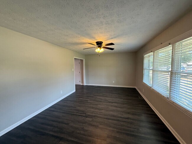 Building Photo - Tranquil 3 Bed 2 Bath Home in Raeford