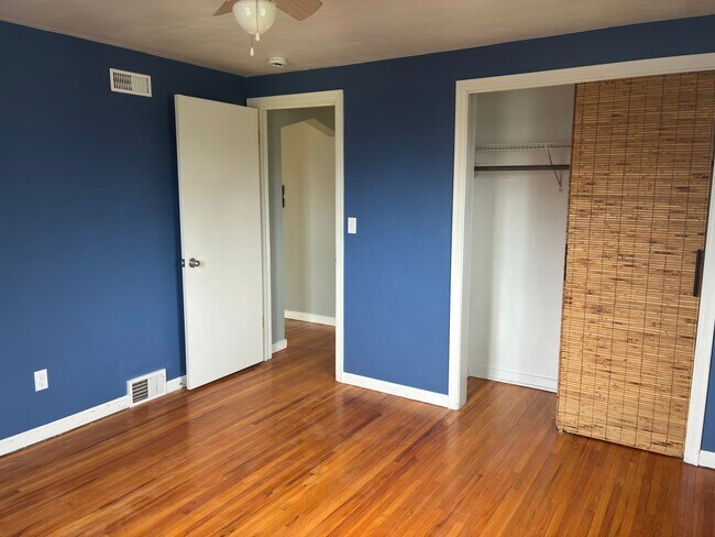 Building Photo - 211 Verdant St