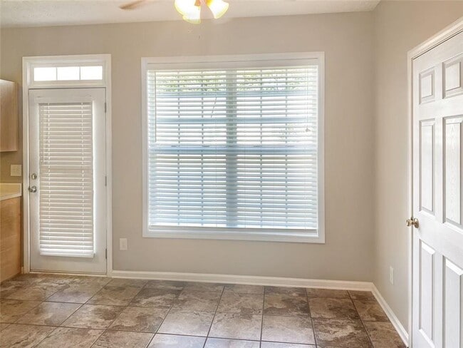 Building Photo - 3033 Kentmere Dr