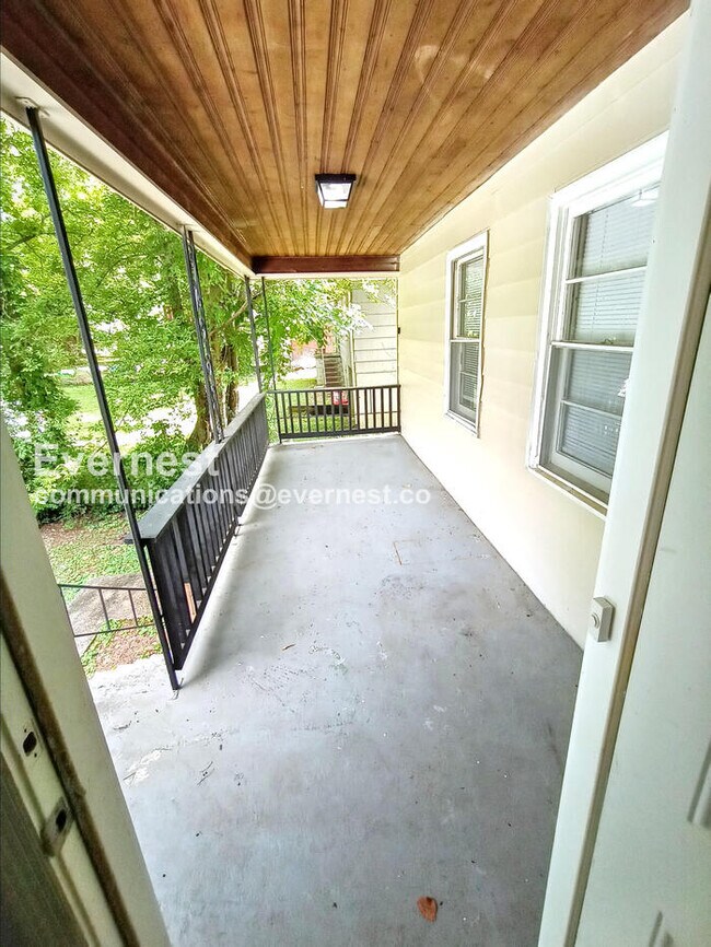 Building Photo - 961 Elizabeth Dr