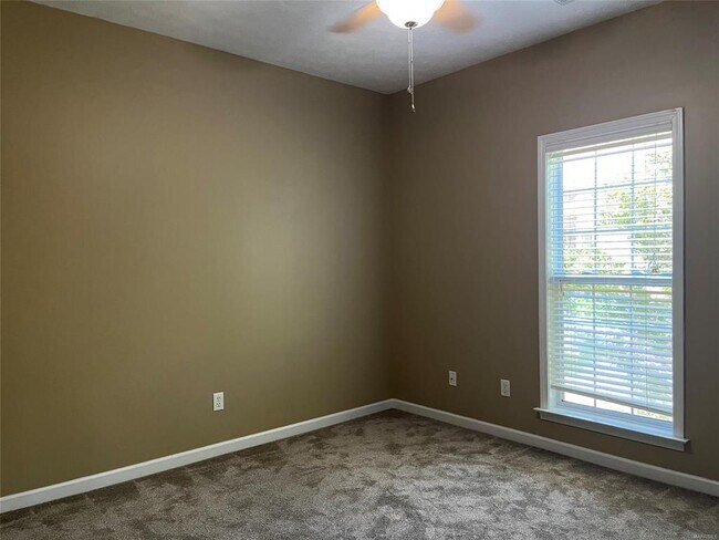 Building Photo - 1966 Chancellor Ridge Rd