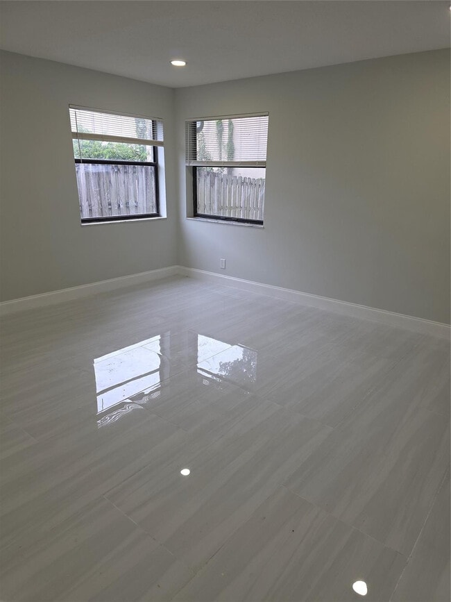 Building Photo - 6701 W Wedgewood Ave