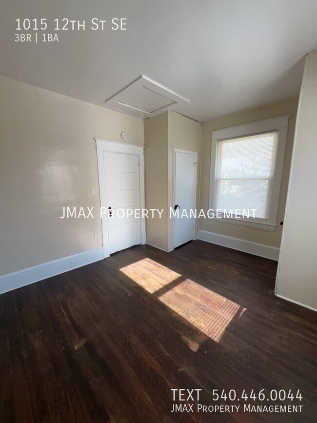 Building Photo - 1015 12th St SE