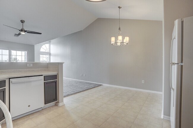 Building Photo - $2,100 - 2 Bed, 2 Bath Townhome in Thornto...