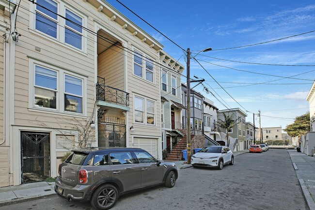 Building Photo - 34 Abbey St