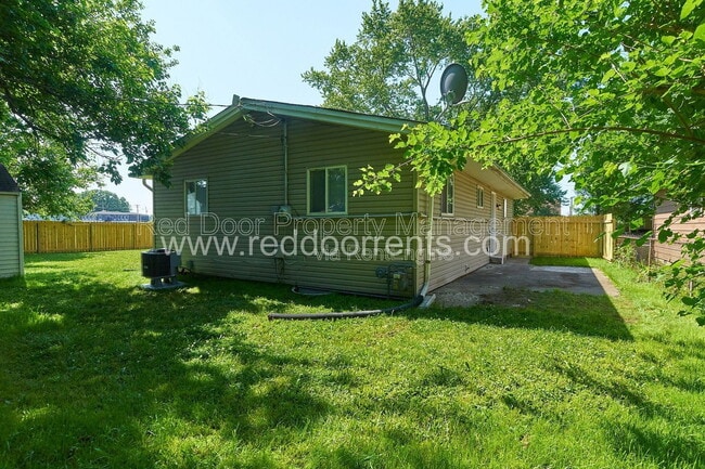 Building Photo - 5422 Greenfield Ave