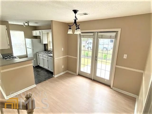 Building Photo - 512 N Fairfield Dr