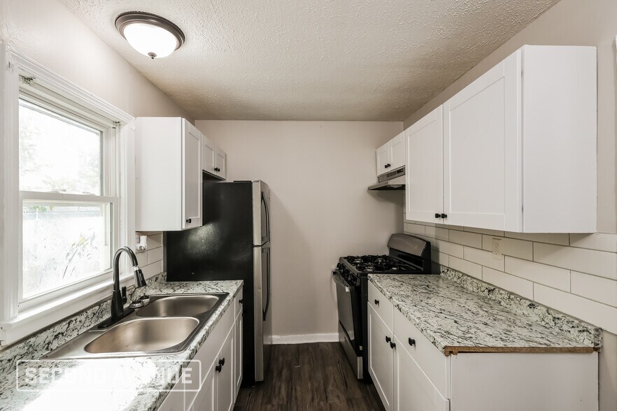 Building Photo - 459 S 41st St