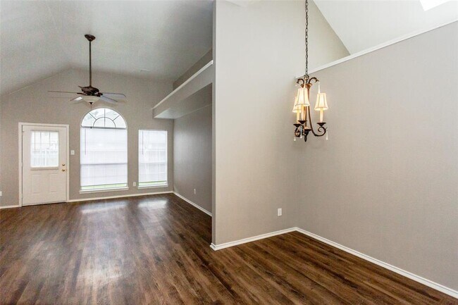 Building Photo - 923 Golden Grove Dr