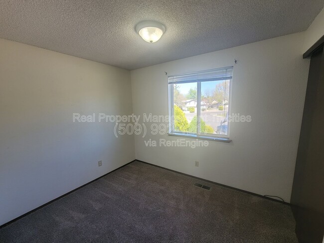 Building Photo - 8831 W Entiat Ave