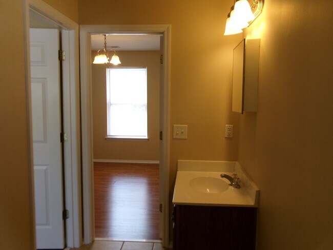 Building Photo - 3 bedroom, 2.5 bath home located in Bellegrove Preserve