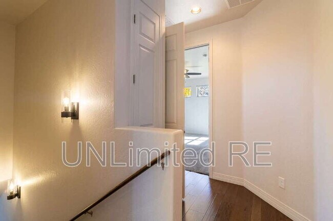 Building Photo - 2513 W Pollo Cir