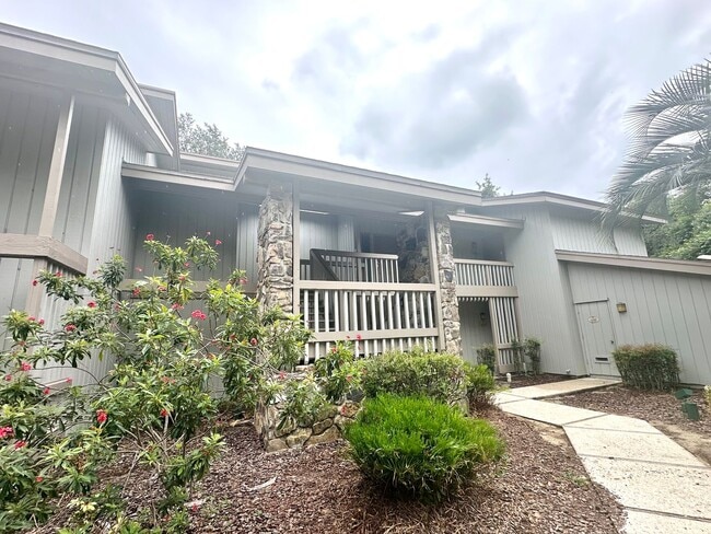 Primary Photo - Lofty Vibes & Backyard Views – Your Dream ...