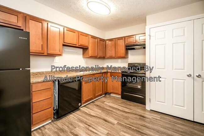 Building Photo - 9401 Doral Ct