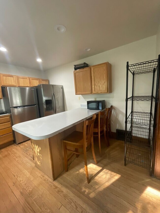 Building Photo - 926 Sylvan Ave