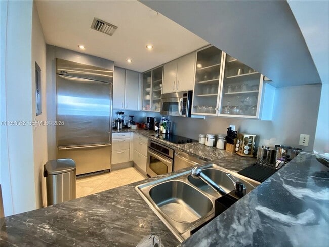 Building Photo - 540 West Ave