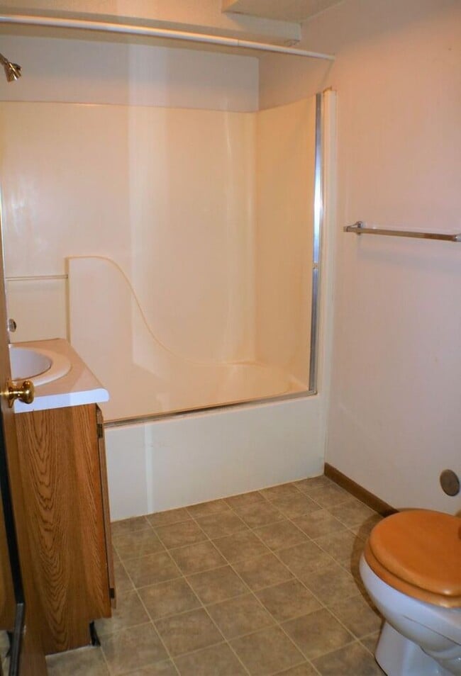 Building Photo - $1,125 | 2 Bedroom, 1 Bathroom Condo | Pet Friendly* | Available for August 1st, 2026 Move In!