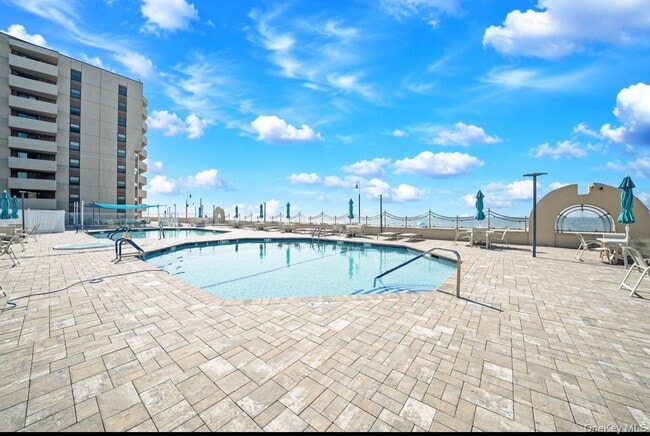 Building Photo - 360 Shore Rd