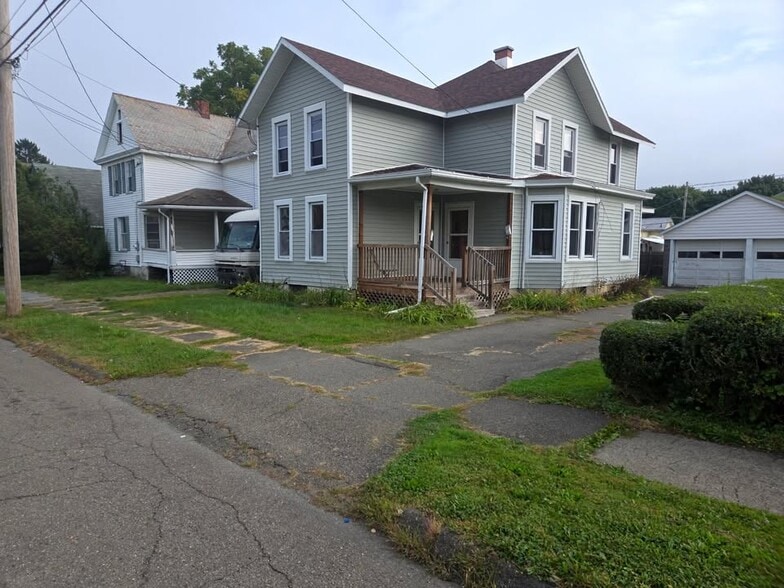 Building Photo - 906 N Main St