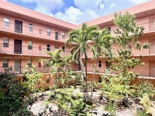 Building Photo - 2841 Somerset Dr