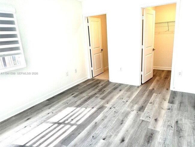 Building Photo - 2418 SE 10th St