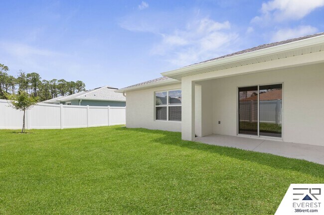 Building Photo - Brand New, fully fenced on a quiet cul-de-sac