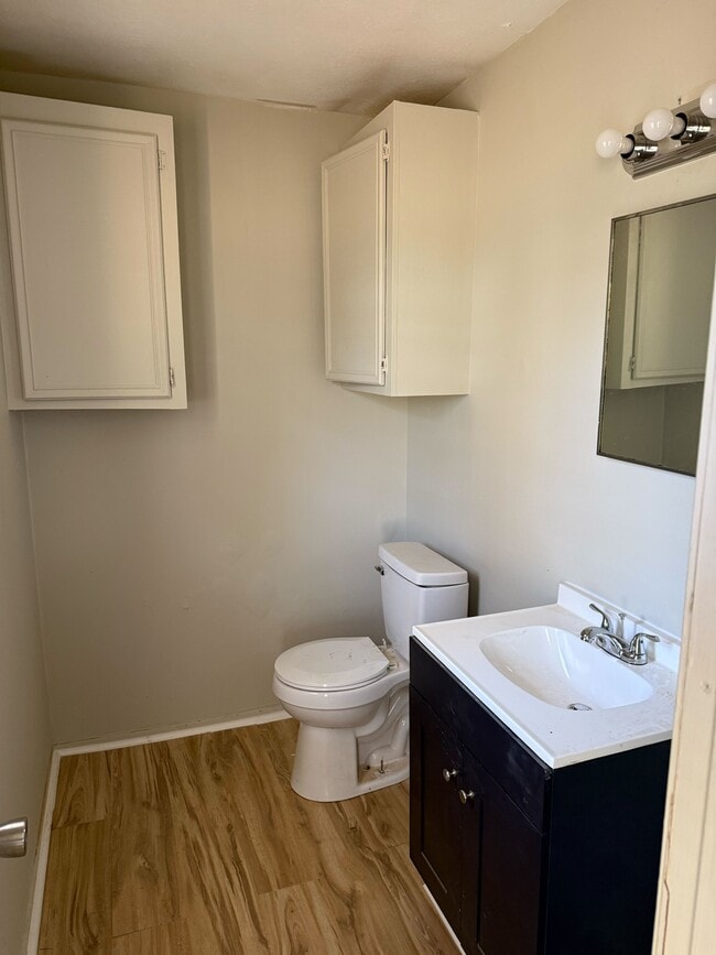 Building Photo - 332 N Flag Chapel Rd