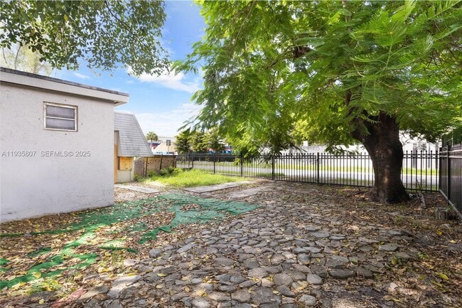 Building Photo - 4201 NW 25th Ave