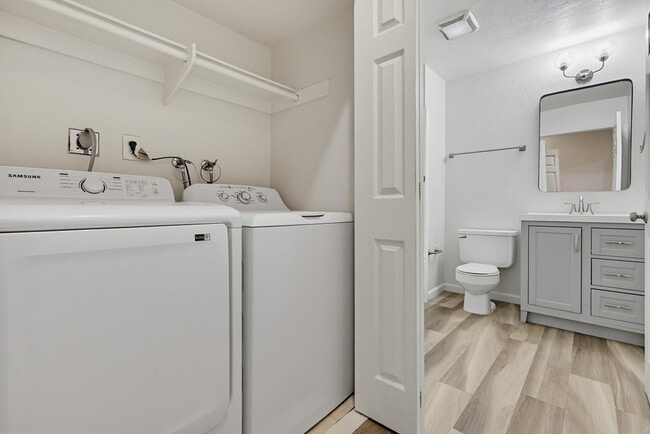 Building Photo - 270 Dahlia Ave