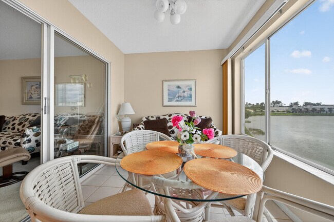 Building Photo - 14095 Royal Vista Dr