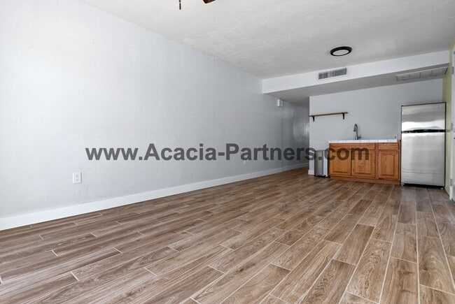 Building Photo - Two Bedroom Home with Guest House