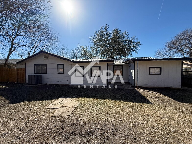 Building Photo - 7223 Glen Haven Dr