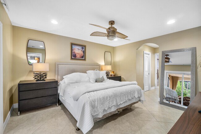 Building Photo - 3509 NW 26th Ct