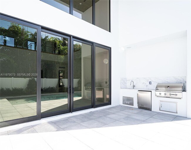 Building Photo - 464 NE 6th St