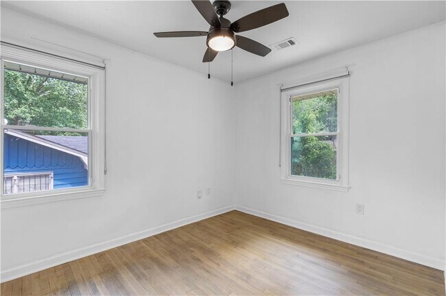 Building Photo - 844 Deckner Ave SW