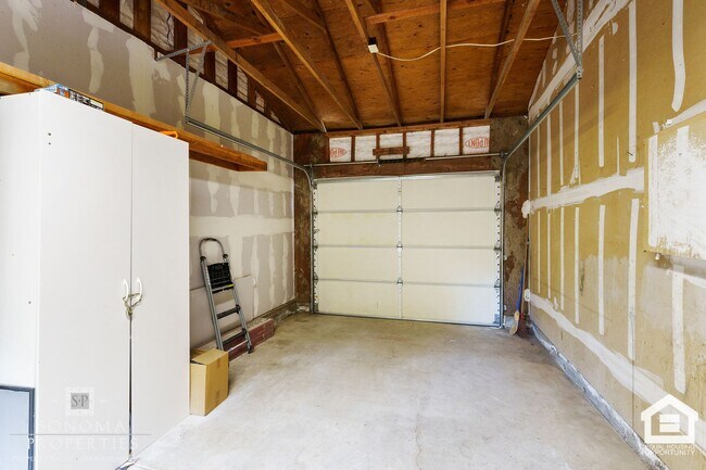 Building Photo - Beautifully Maintained Duplex in Glen Ellen