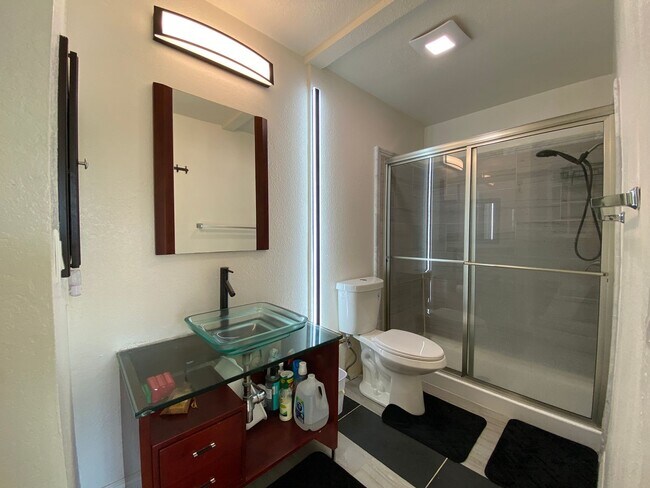 Building Photo - Stunning 3-bedroom, 2-bathroom coastal condo with Modern Custom Upgrades!