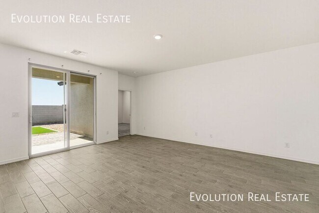 Building Photo - 11461 E Ulysses Ave