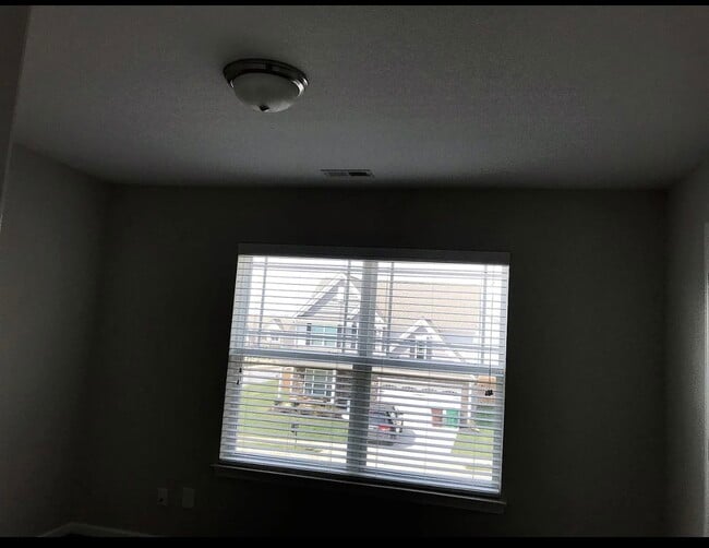 Building Photo - 2405 Bearded Iris Ln
