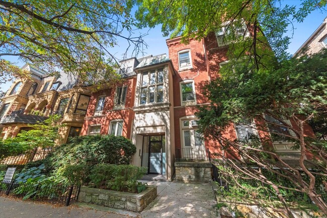 Building Photo - 534 W Belden Ave