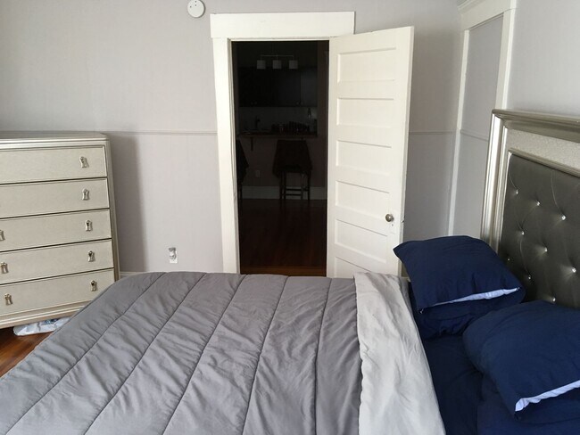 Building Photo - Spacious State St 1BR - Near Yale SOM